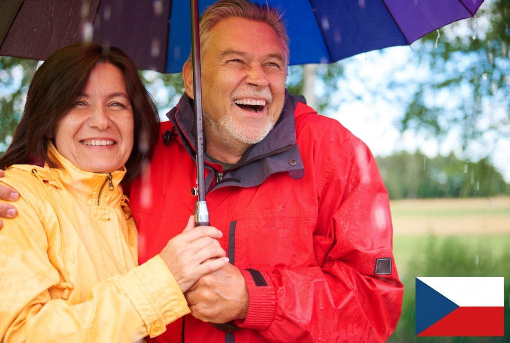 happy-senior-couple-standing-rain-4Life-Direct-Životní-pojištění